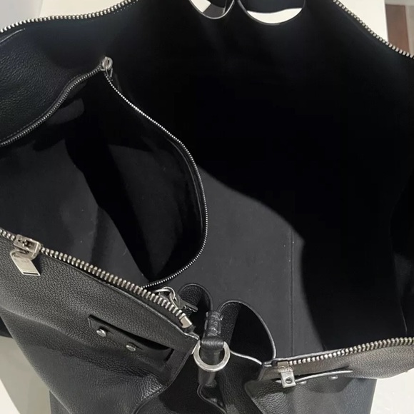 SAINT LAURENT
Sac de Jour Duffle 48h leather travel - Picture 9 of 15